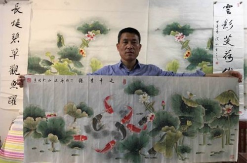 客廳背景墻上的掛畫，名家手繪花鳥國畫更受歡迎