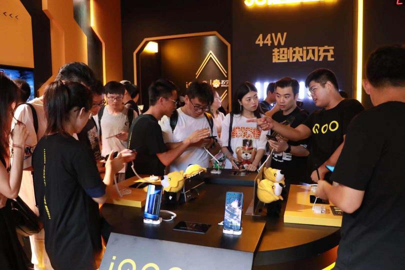 vivo第一臺5G手機蘇寧售出，全國獨家搶先開售