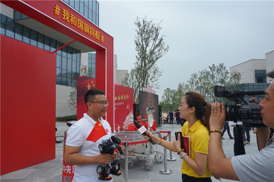我和國旗同框，樂森機器人定格愛國主義的時代意蘊