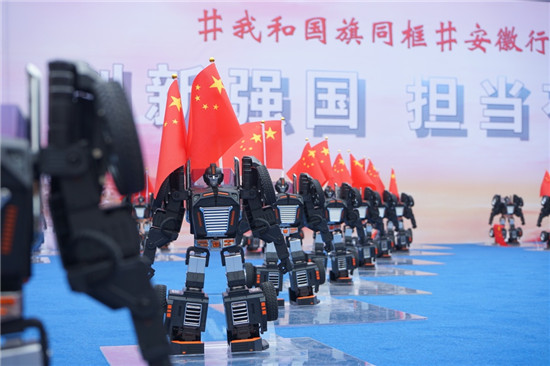 我和國旗同框，樂森機器人定格愛國主義的時代意蘊