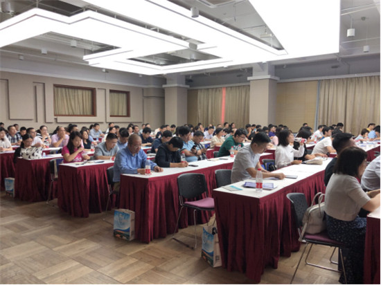上海萬雍科技股份有限公司協(xié)辦2019年國家網(wǎng)絡(luò)安全宣傳周上?；顒又匾终搲?/></p><p>互聯(lián)網(wǎng)醫(yī)療火熱背后，醫(yī)療信息安全問題如影隨形。近年來，針對醫(yī)院的勒索、挖礦、醫(yī)療信息泄露等醫(yī)療行業(yè)的信息安全事件層出不窮，醫(yī)院信息系統(tǒng)已經(jīng)成為了不法黑客的重點攻擊對象之一。</p><p>從目前信息安全管理的現(xiàn)狀來看，存在以下問題：</p><p>1、醫(yī)療機構(gòu)缺乏對自身信息安全現(xiàn)狀的了解，導(dǎo)致信息安全風險巨大</p><p>2、眾多醫(yī)療機構(gòu)受限于自身安全技術(shù)水平，安全設(shè)備未充分發(fā)揮作用</p><p>3、第三方安全服務(wù)成本過高，導(dǎo)致眾多醫(yī)療機構(gòu)無力承擔</p><p>4、安全服務(wù)伙伴以人工服務(wù)為主，工作質(zhì)量和效率低下</p><p>5、安全防護以被動為主，缺乏精準的告警，以及對安全態(tài)勢的感知</p><p>6、安全管理體系滯后，未形成體系</p><p><strong>如何提高安全管理的質(zhì)量和效率</strong>，這是醫(yī)療行業(yè)當前必須予以重視和解決的問題。</p><p align=