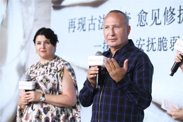 馥蕾詩(shī)、法國(guó)嬌蘭奢華面霜線上首發(fā) 大牌為何獨(dú)愛(ài)天貓小黑盒？