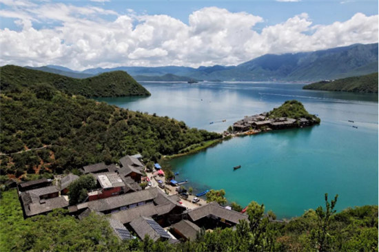 發(fā)呆放空好去處：在靜謐唯美的瀘沽湖畔，擇一處美宿，坐看云卷云舒