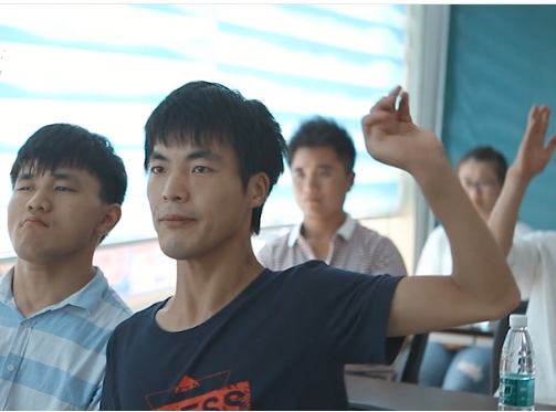 一年有一半的工作時(shí)間都在到處飛，他們?cè)谥\劃什么大事？