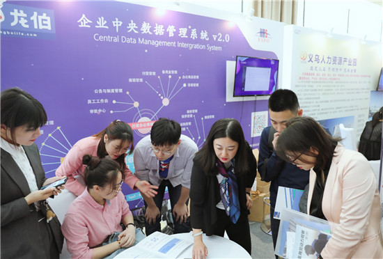龍伯參展2019中國（浙江）人博會，首次對外現(xiàn)場火爆引關(guān)注