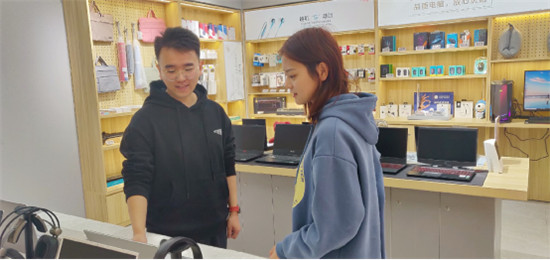小縣城的大生意經，看河南鞏義90后店長如何玩轉新式線下零售