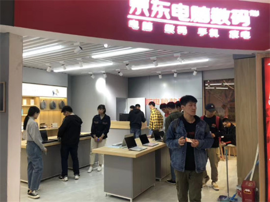 小縣城的大生意經，看河南鞏義90后店長如何玩轉新式線下零售