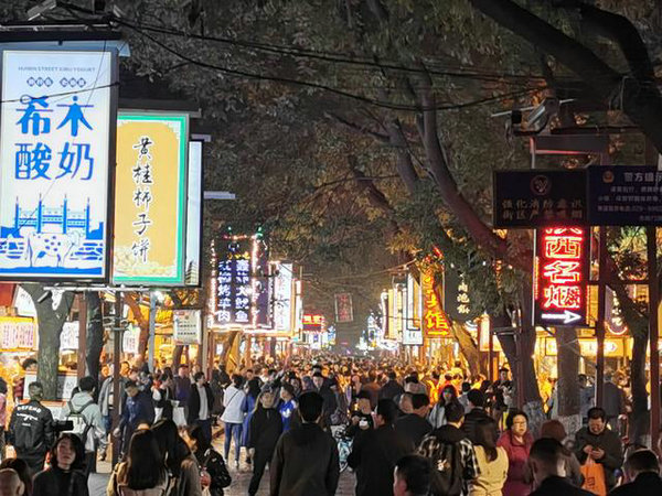 回民街旁的“花與城”民宿，性價(jià)比超高，入住體驗(yàn)西安生活質(zhì)感!