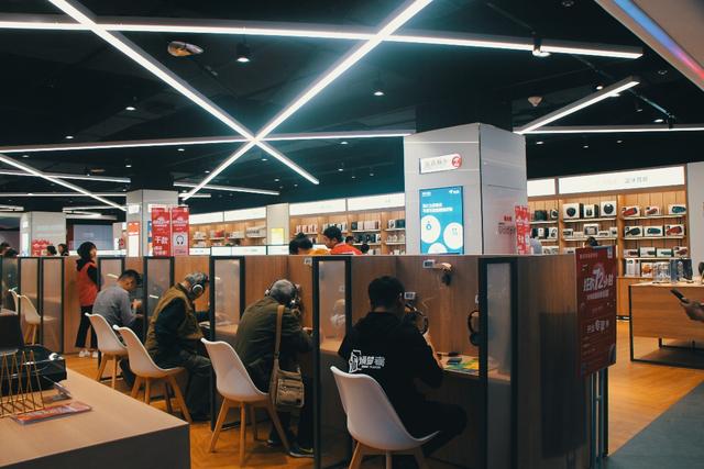 聽聲辯位，“吃雞”更爽：京東電器超級體驗店漫步者區(qū)帶來身臨其境游戲體驗