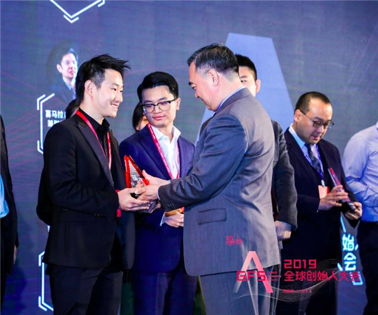 極鏈科技董事長(zhǎng)金明榮獲艾問(wèn)「年度最具行業(yè)領(lǐng)導(dǎo)力創(chuàng)始人」