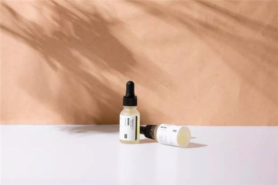 攜手名導王笑恒，新銳護膚品牌HomeFacialPro發(fā)布全新廣告大片