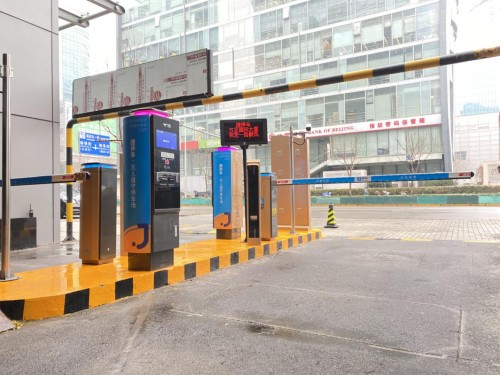 捷停車·云托管落地方正國(guó)際大廈！創(chuàng)新車場(chǎng)管理服務(wù)帶來全新智慧體驗(yàn)