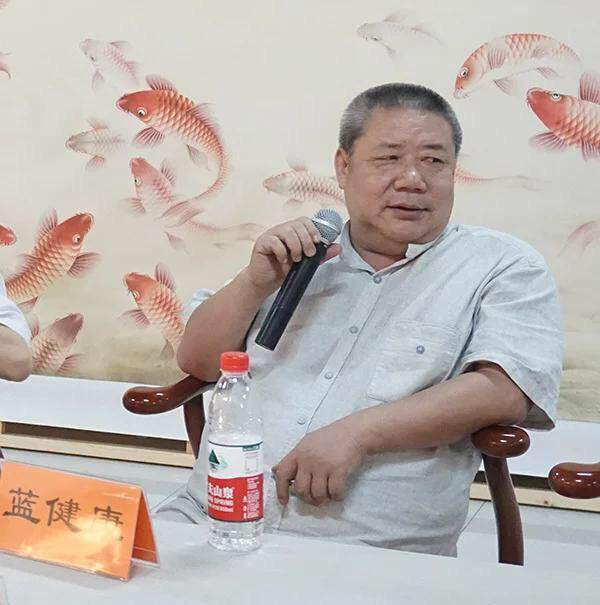 收藏誰的魚畫好？中美協(xié)藍健康，這位廣西畫家把魚畫活了