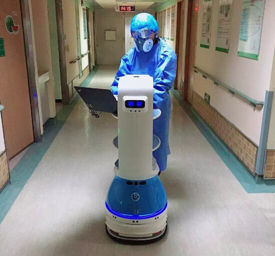 湖南旺旺醫(yī)院用機器人為患者送餐送藥 減輕醫(yī)務人員工作量