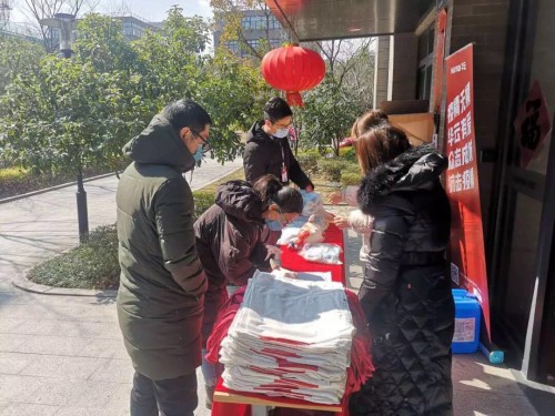 華云數(shù)據(jù)董事長(zhǎng)許廣彬?yàn)闊o(wú)錫市軟件行業(yè)協(xié)會(huì)百家企業(yè)捐贈(zèng)醫(yī)用口罩2萬(wàn)只 支持企業(yè)安全復(fù)工