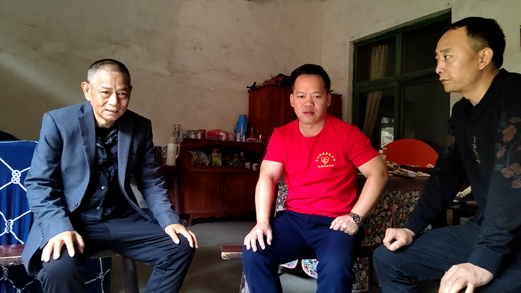 貝諾特“愛(ài)心傳遞 你我同行”公益活動(dòng)，為李大爺免費(fèi)捐贈(zèng)MAX 2