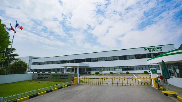 施耐德電氣徐韶峰：創(chuàng)新驅動、軟硬兼?zhèn)洌菩滦碗娏ο到y(tǒng)“加速跑”