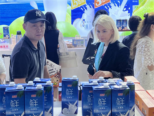 以“椰”為媒 引領(lǐng)消費新風(fēng)尚-南國食品亮相上海中食展