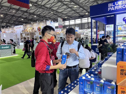 以“椰”為媒 引領(lǐng)消費新風(fēng)尚-南國食品亮相上海中食展