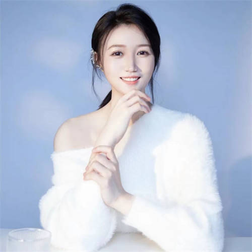 陌陌主播孜恩樂一獻唱古風(fēng)歌曲，戲腔展示驚艷觀眾