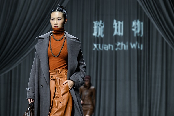 璇知物24秋冬系列新品發(fā)布！亮相中國國際時裝周