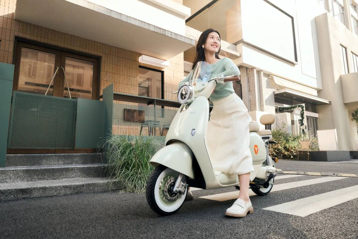 驚艷時(shí)裝周，hold住草莓熊！雅迪將時(shí)尚出行氣質(zhì)帶入一個(gè)新境界！