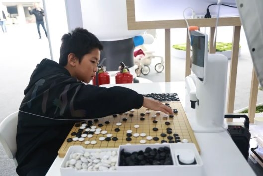 “棋”開得勝！樂在“棋”中！阿爾法蛋圍棋機器人扮靚1024開發(fā)者節(jié)