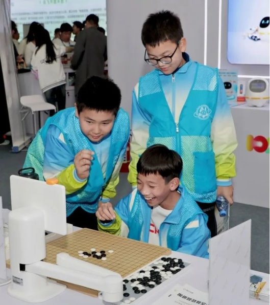 “棋”開得勝！樂在“棋”中！阿爾法蛋圍棋機器人扮靚1024開發(fā)者節(jié)