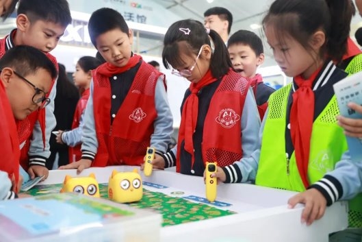 “棋”開得勝！樂在“棋”中！阿爾法蛋圍棋機器人扮靚1024開發(fā)者節(jié)