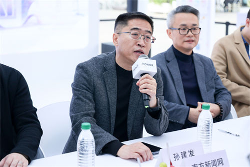 AI加持的榮耀互聯(lián)網(wǎng)服務(wù)  究竟能帶來哪些可能？