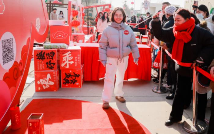 畫年畫、寫春聯(lián)、嘗美食 京東新春大集為光明村村民帶來濃濃年味