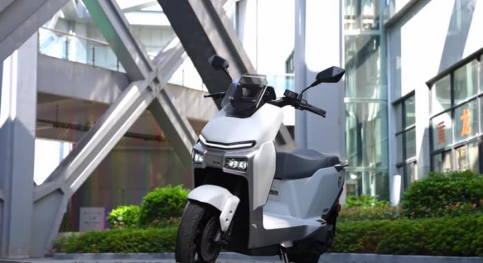 揭曉最新電動車?yán)m(xù)航榜：雅迪星艦S80以創(chuàng)新科技帶給用戶卓越體驗