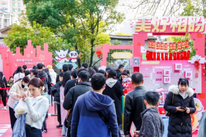辭舊迎新，美的樓宇科技助力建筑煥發(fā)新貌過大年！