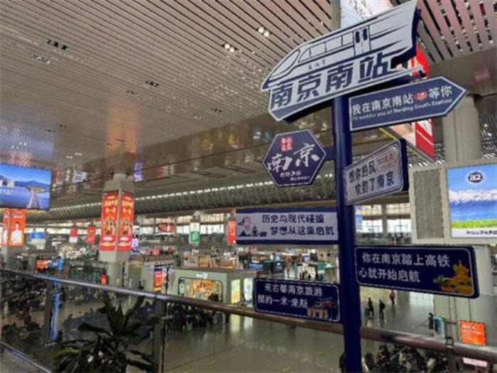 白象溫暖驛站現(xiàn)身古城南京，返鄉(xiāng)國人感受濃濃年味