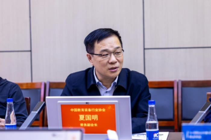中國(guó)教育裝備行業(yè)協(xié)會(huì)副會(huì)長(zhǎng)夏國(guó)明一行蒞臨itc保倫股份調(diào)研指導(dǎo)