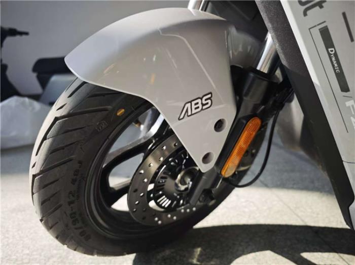 2025長續(xù)航電動車怎么選？九號電動F2z 110 MAX引領智能出行新風尚