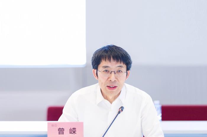 清華大學(xué)鯤鵬昇騰科教創(chuàng)新卓越中心專項(xiàng)合作啟動(dòng)，引領(lǐng)高?？蒲泻腿瞬排囵B(yǎng)新模式