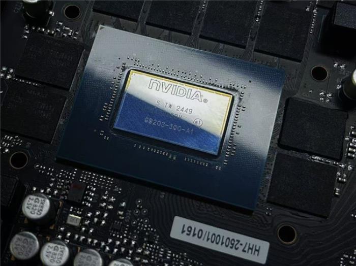 影馳 GeForce RTX 5070 Ti 金屬大師 OC評測：DLSS 4超強(qiáng)發(fā)揮