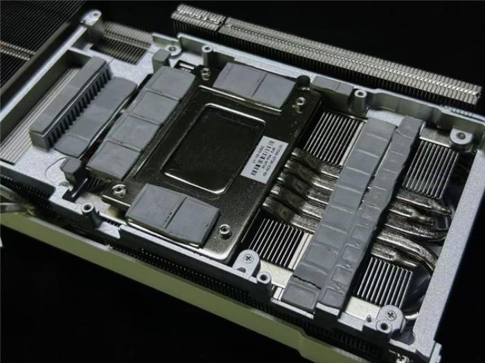 影馳 GeForce RTX 5070 Ti 金屬大師 OC評測：DLSS 4超強(qiáng)發(fā)揮
