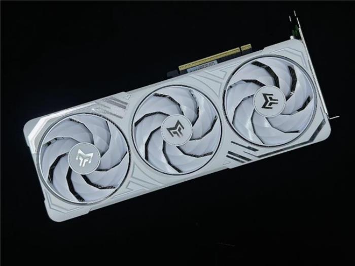 影馳 GeForce RTX 5070 Ti 金屬大師 OC評測：DLSS 4超強(qiáng)發(fā)揮