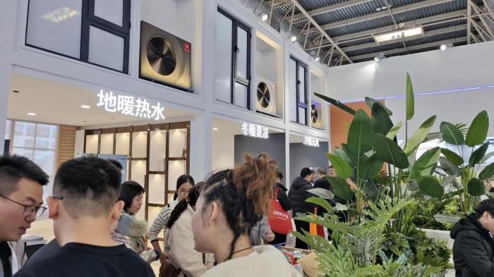 2025生意在線下：看熱立方如何把專賣店變成“用戶體驗銀行”