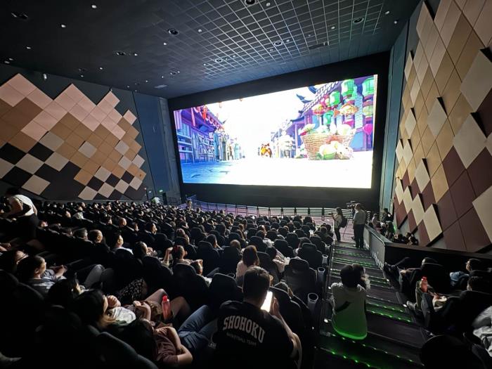 《哪吒2》榮登榜首，洲明科技LED屏解鎖電影市場“燃度”