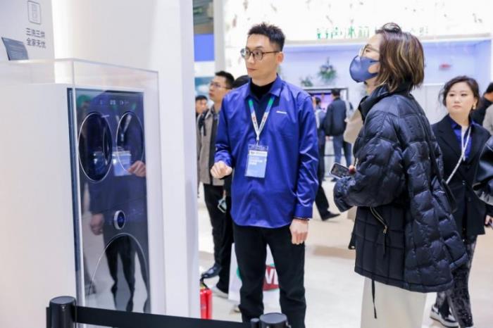 AWE 2025觀察：洗護行業(yè)上演巔峰對決，海信三筒洗衣機實現(xiàn)重磅突破