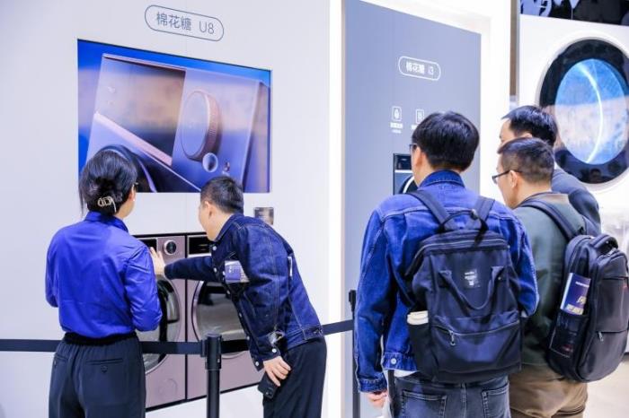 AWE 2025觀察：洗護行業(yè)上演巔峰對決，海信三筒洗衣機實現(xiàn)重磅突破