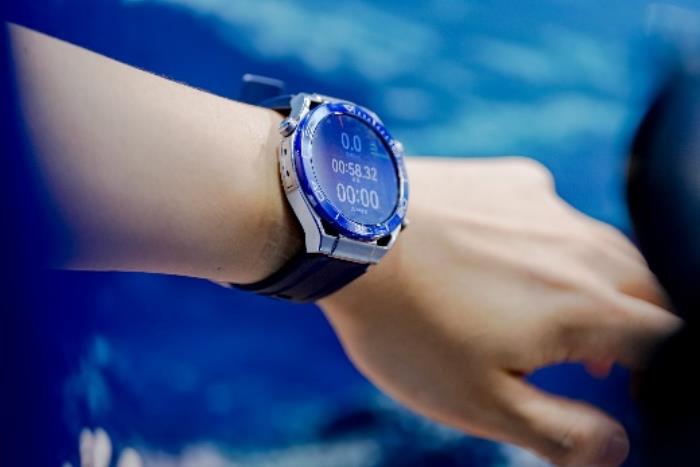HUAWEI WATCH Ultimate非凡探索系列矚目亮相2025上海國際潛水展，科技賦能極境探索