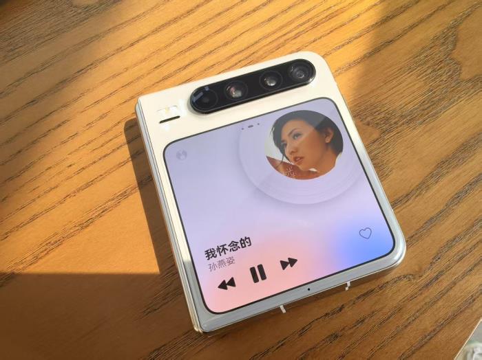 內(nèi)屏闊感沉浸，外屏便捷瀏覽！華為Pura X堪稱看視頻、刷新聞神器