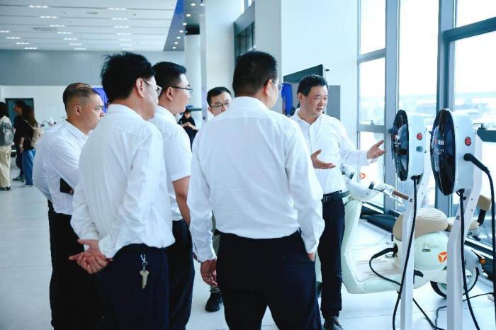 產(chǎn)學(xué)研合作新標(biāo)桿！雅迪攜高校共建智能電動(dòng)車及智慧能源研發(fā)中心