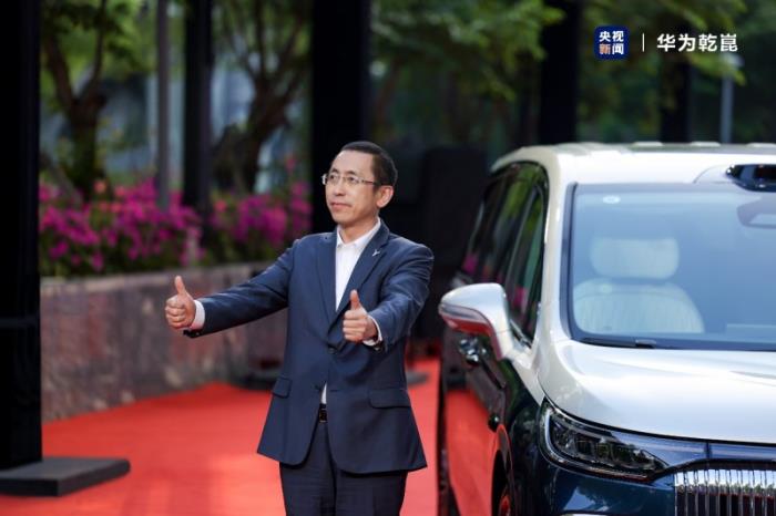 全新嵐圖FREE官宣首搭華為乾崑智駕HUAWEI ADS 4 實車將亮相上海車展
