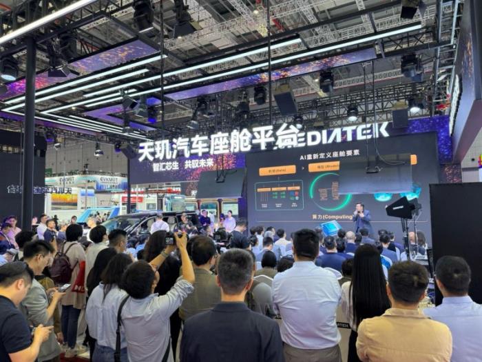 天璣汽車座艙平臺C-X1閃耀上海車展 朋友圈陣容比芯片更好看