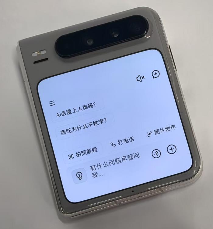 鴻蒙版Kimi部分創(chuàng)新體驗(yàn)超越Android版，適配華為Pura X，快速迭代步步領(lǐng)先！